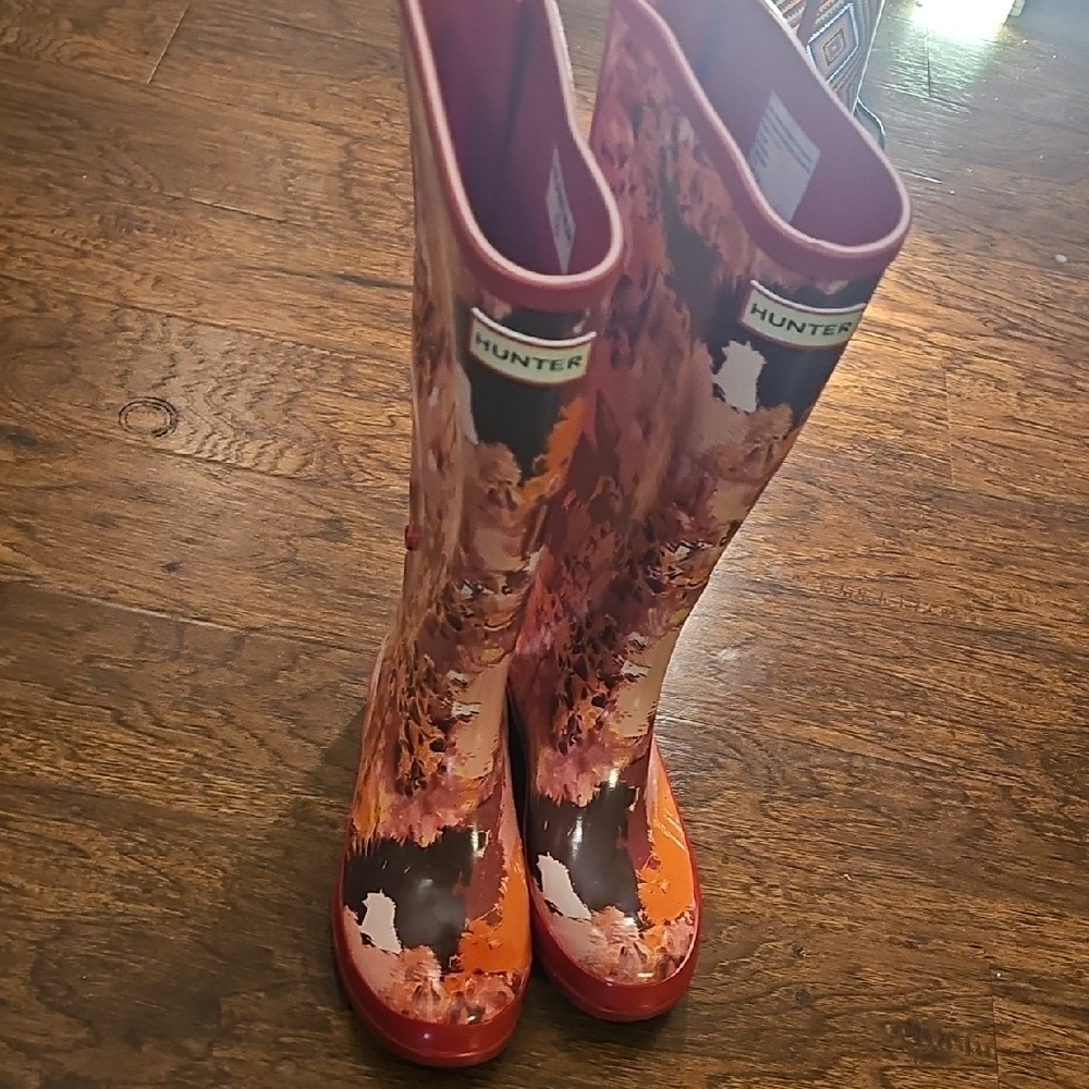Hunter Women's Multicolor Floral Rain Boots NWOT. Runs A Littl Big. I wear An 8 - Picture 2 of 6
